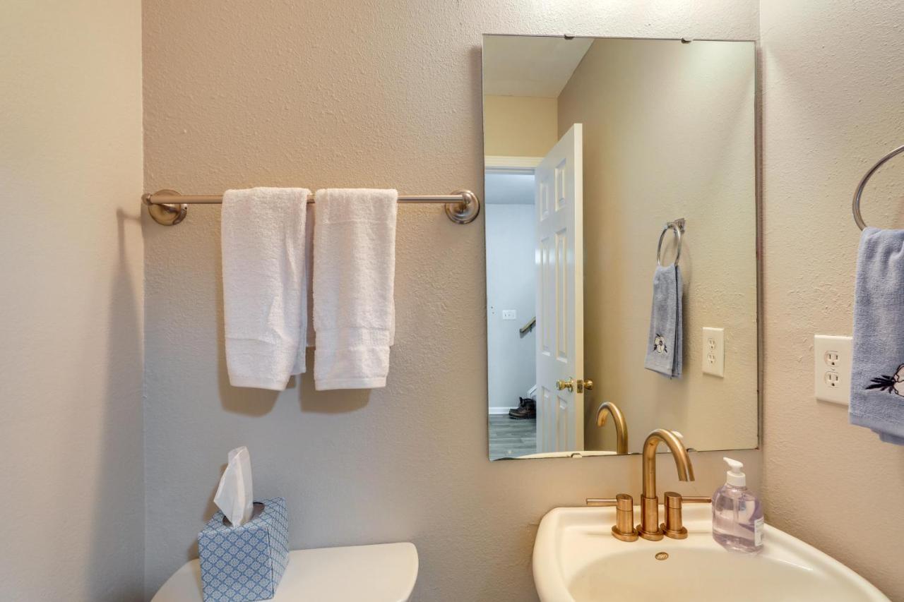 Charming North Charleston Townhome - Pets Welcome! エクステリア 写真
