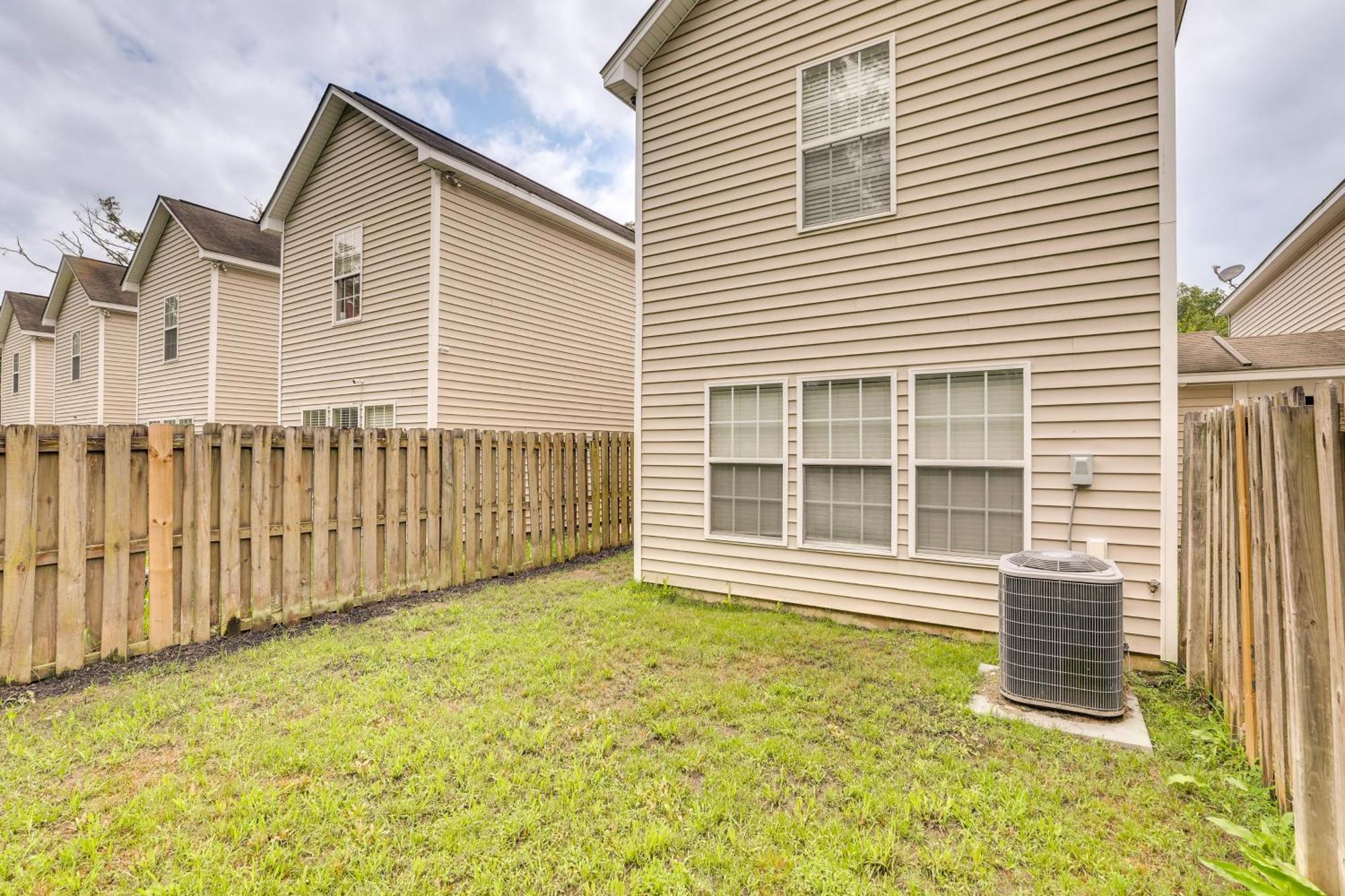 Charming North Charleston Townhome - Pets Welcome! エクステリア 写真